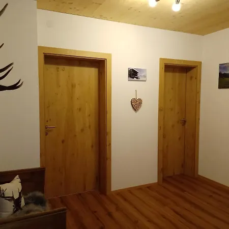 Nesterhof Apartment *