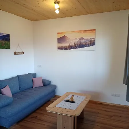 Nesterhof Apartment *